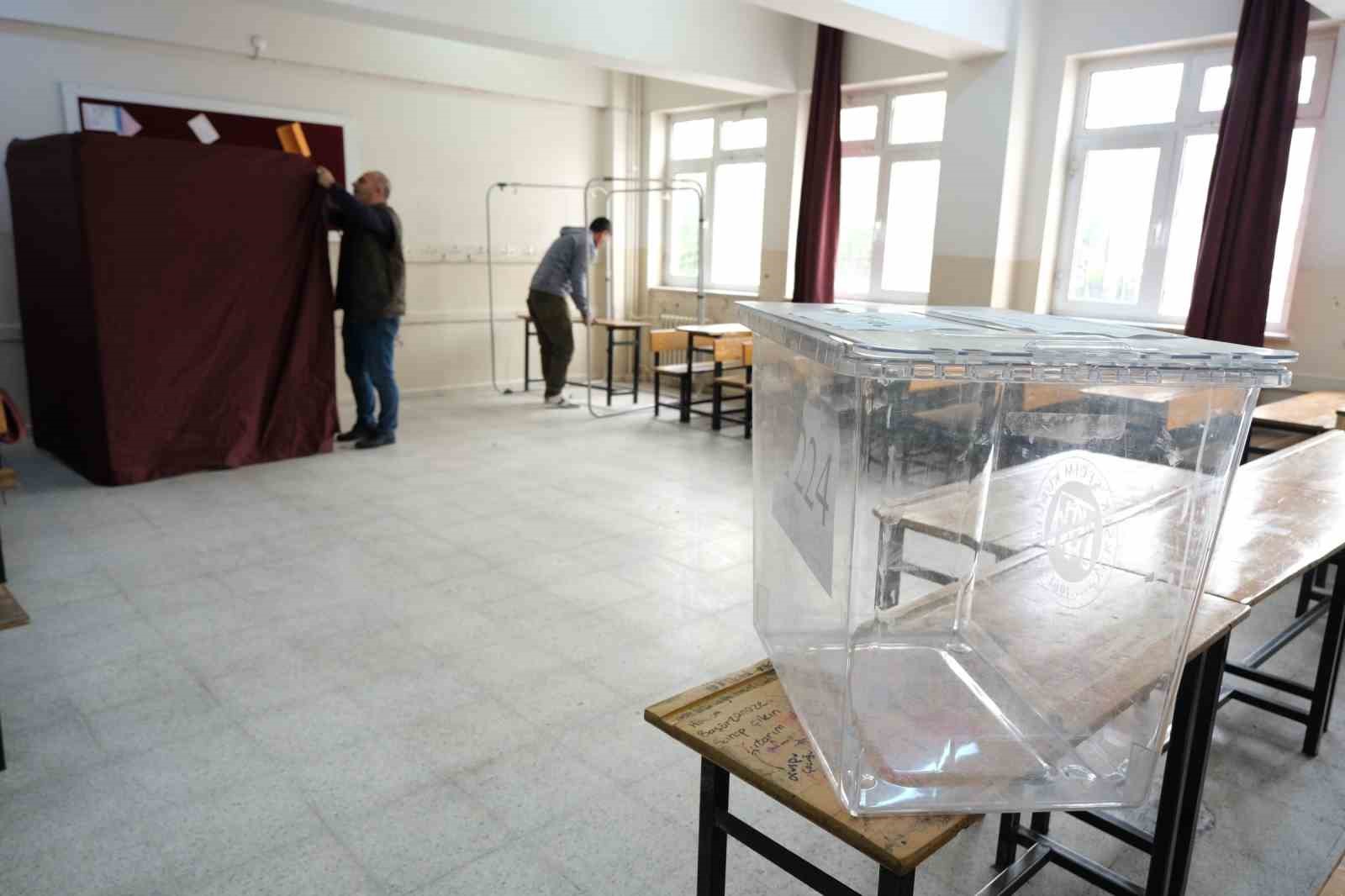 MANİSA’DA 14 MAYIS CUMHURBAŞKANLIĞI VE MİLLETVEKİLLİĞİ SEÇİMLERİ İÇİN OKULLARDA SANDIKLAR
