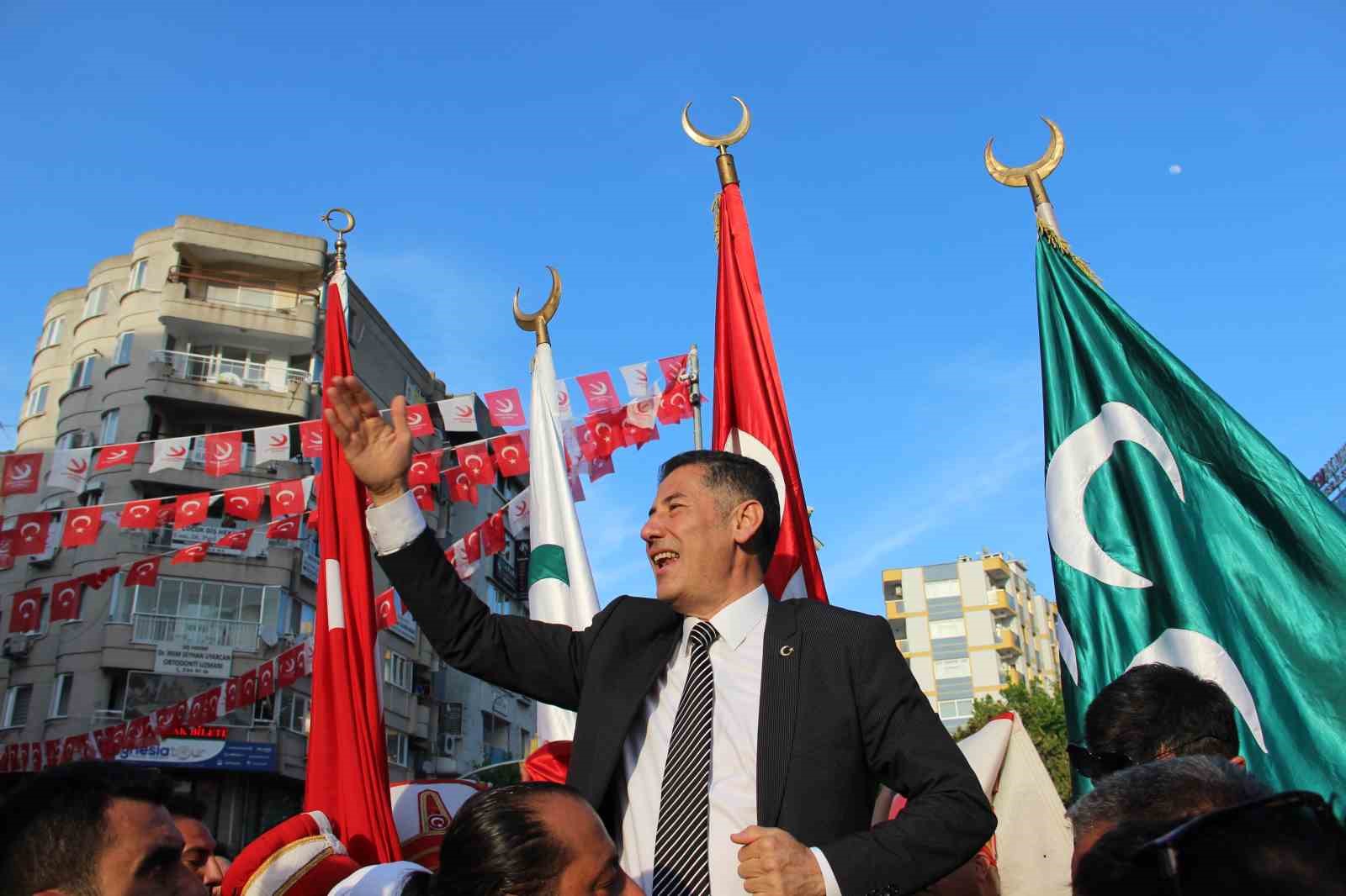MANİSA AYNI SAATLERDE İKİ CUMHURBAŞKANI ADAYINI BİRDEN AĞIRLADI. CHP GENEL