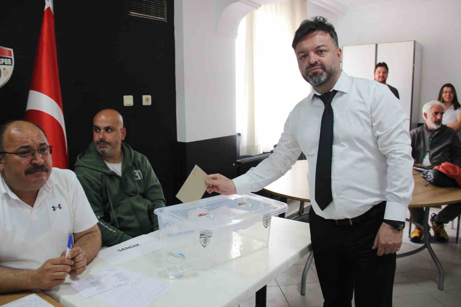 SÜPER LİG’DEN SÜPER AMATÖR LİGE KADAR GERİLEYEN MANİSASPOR’DA YAPILAN OLAĞANÜSTÜ