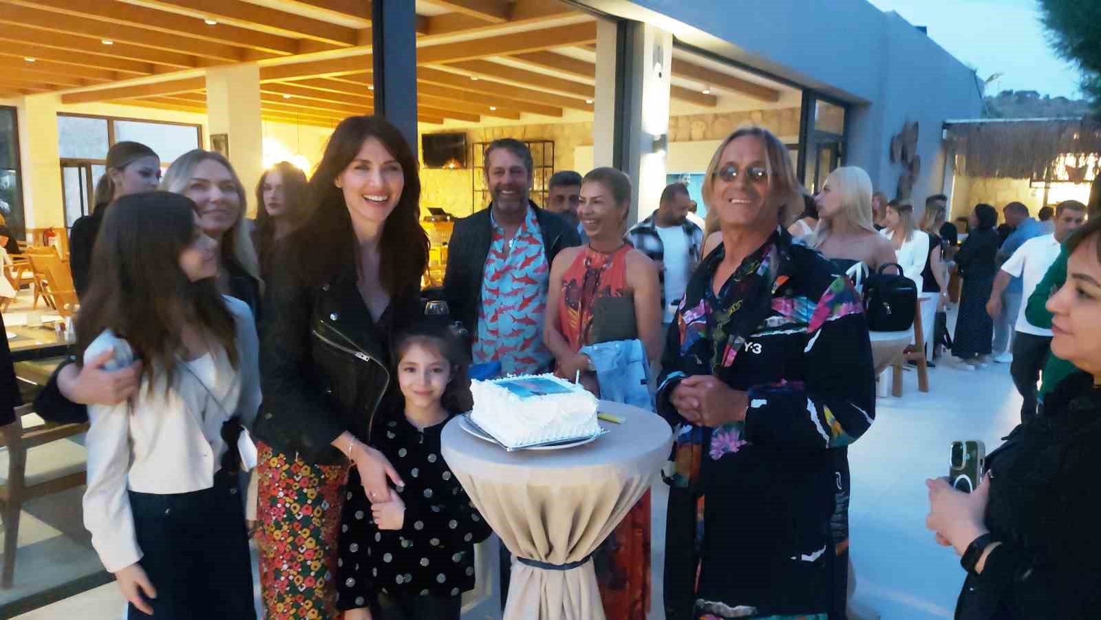 BODRUM’DA BİR OTELİN YAZA MERHABA PARTİSİNE KATILAN MANKEN, OYUNCU NEFİSE