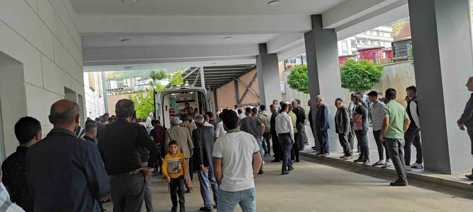 AİLESİNİN GEÇİMİNİ SAĞLAMAK İÇİN SABAH SAATLERİNDE ARKADAŞLARIYLA DAĞA ÇIKARAK MANTAR