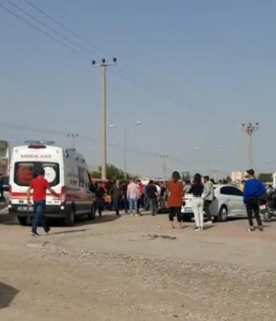 MARDİN’İN NUSAYBİN İLÇESİNDE TIR İLE MOTOSİKLETİN ÇARPIŞTIĞI KAZADA MOTOSİKLET ÜSTÜNDE