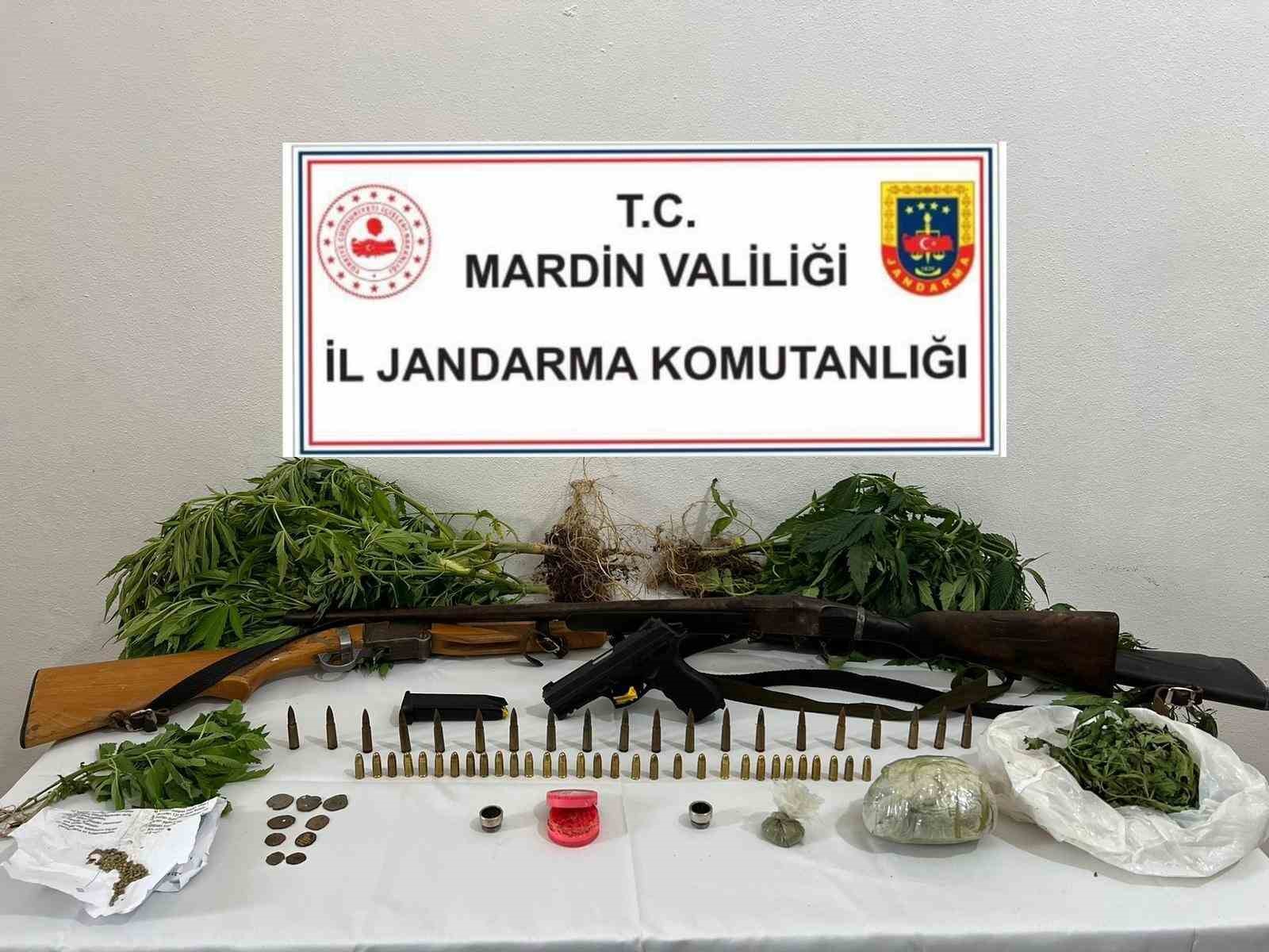 MARDİN’İN KIZILTEPE VE SAVUR İLÇELERİNDE JANDARMANIN DÜZENLEDİĞİ OPERASYONLARDA UYUŞTURUCU MADDELER