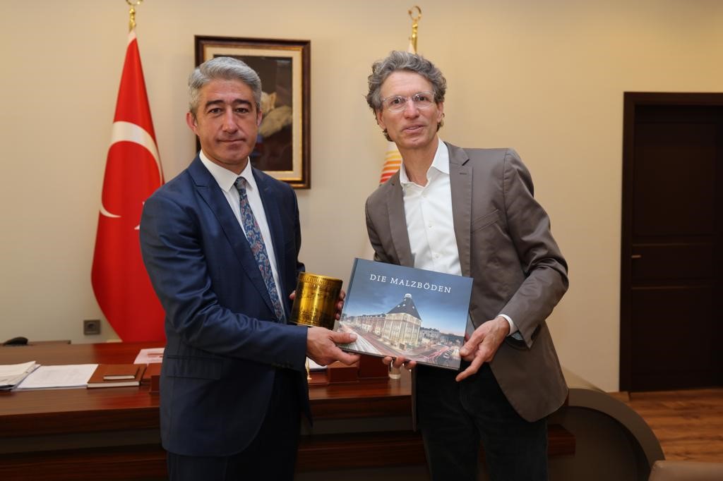 MARMARİS'İN DOĞAL GÜZELLİKLERİNİ VE ŞEHİR YAŞAMINI ÇEKEN FÜRTHLÜ İKİ FOTOĞRAF