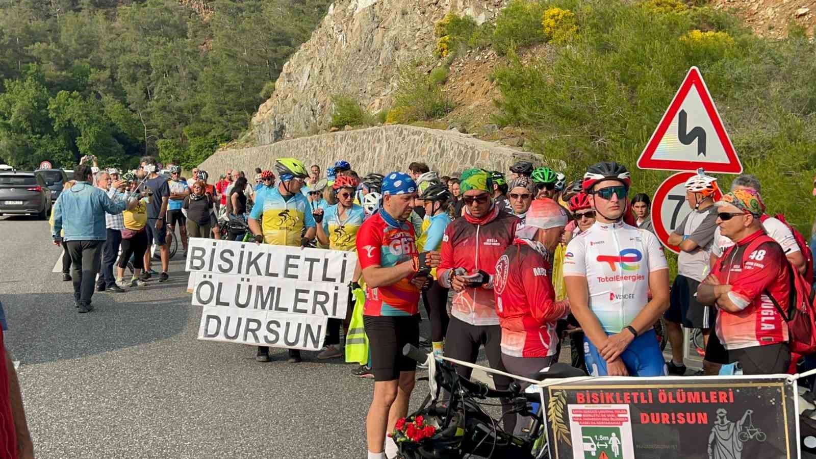 MARMARİS’TE BİSİKLETÇİLER KAZADA ÖLEN ARKADAŞLARI İÇİN TOPLANDI