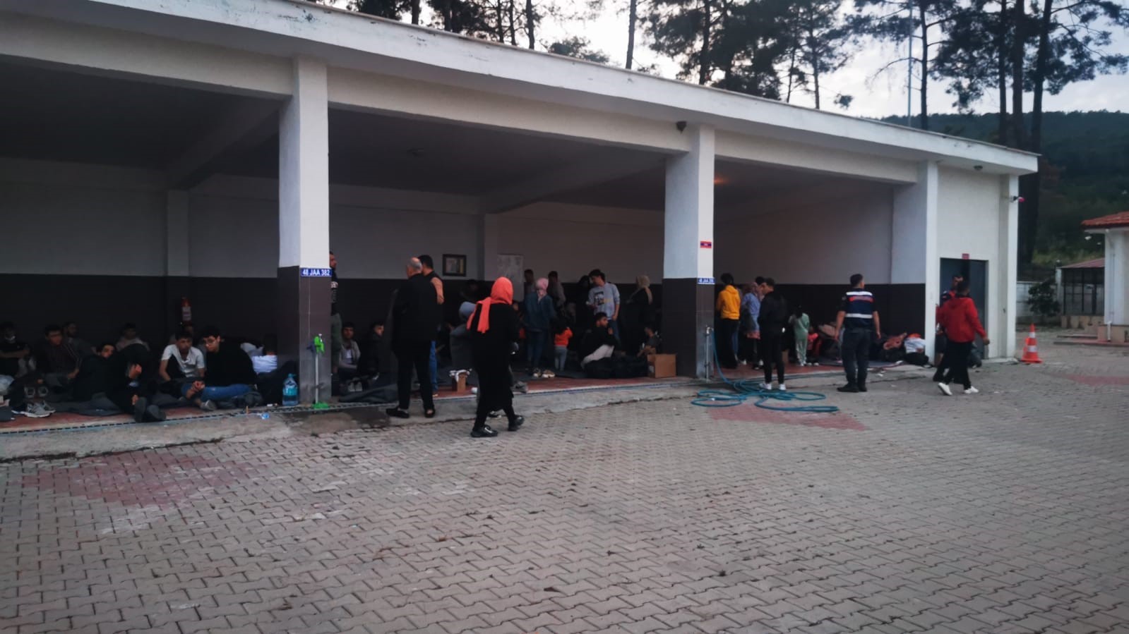 MARMARİS’TE JANDARMA 96 DÜZENSİZ GÖÇMEN YAKALADI