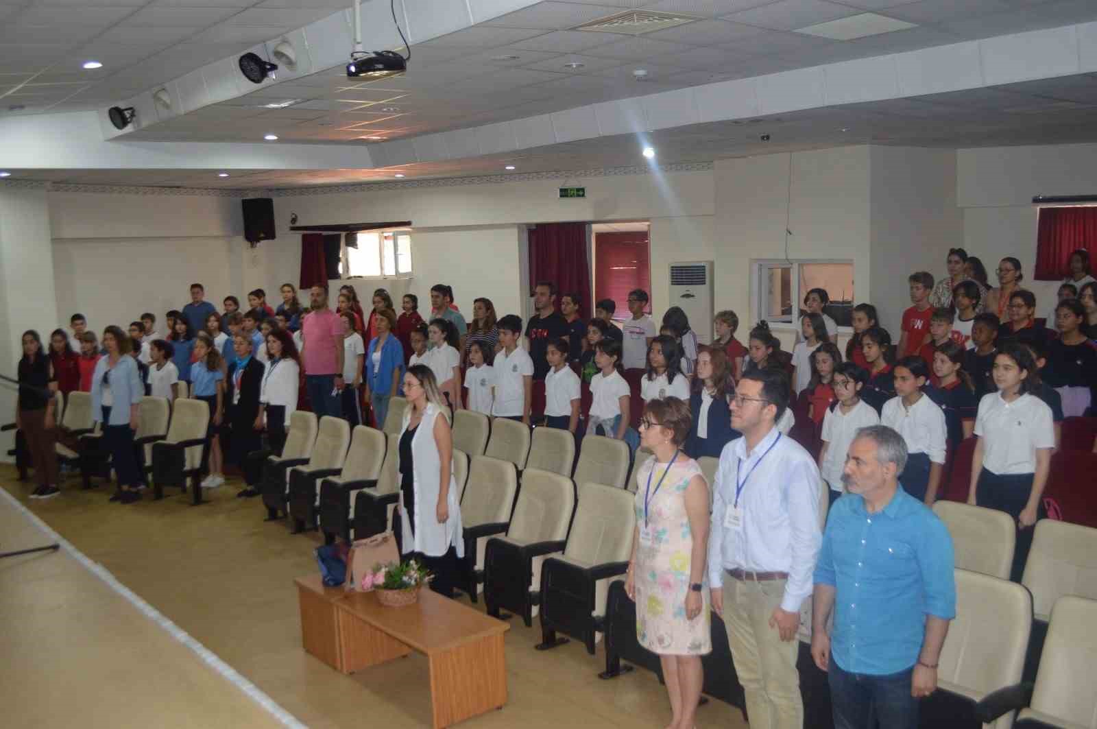 MARMARİS’TE ÖĞRENCİLER İNGİLİZCE KONFERANS YAPTI