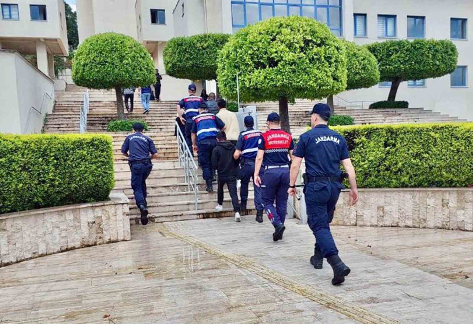 MARMARİS’TE TEKNE MOTORU HIRSIZLARI TUTUKLANDI