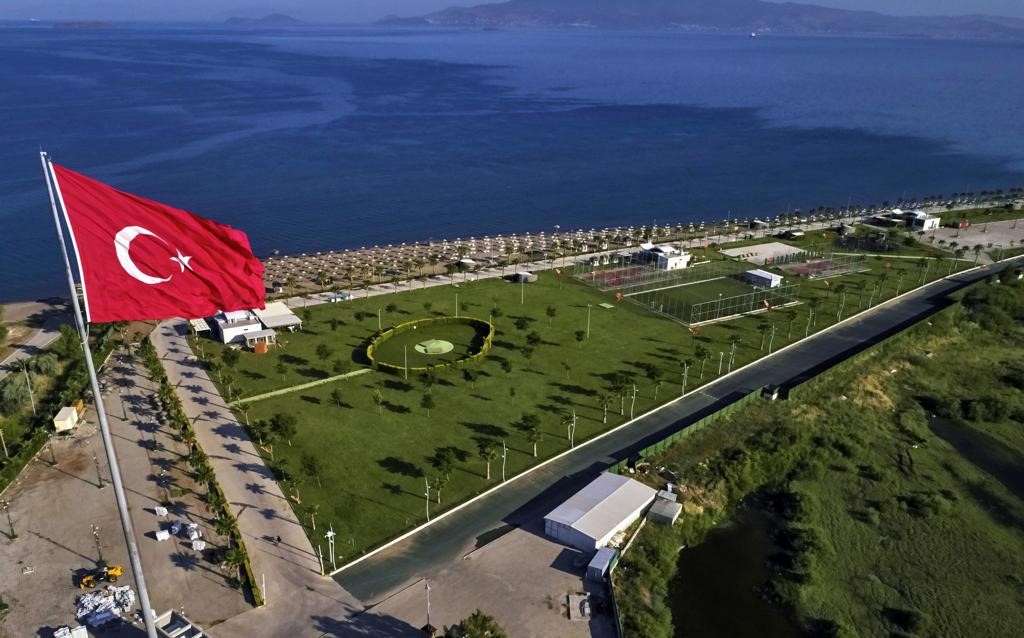 MAVİ BAYRAKLI PLAJI, 850 METRE UZUNLUĞUNDAKİ KUMSALI, PRESTİJLİ RESTORAN VE