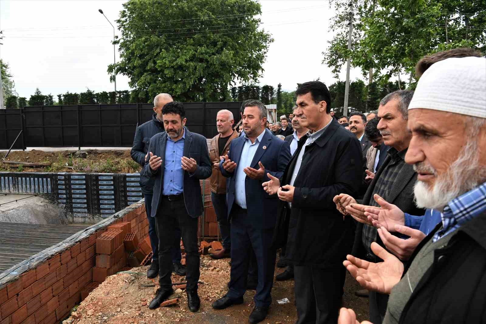 İLÇENİN 136 MAHALLESİNİ İHTİYACA GÖRE FARKLI HİZMETLERLE BULUŞTURAN OSMANGAZİ BELEDİYESİ,