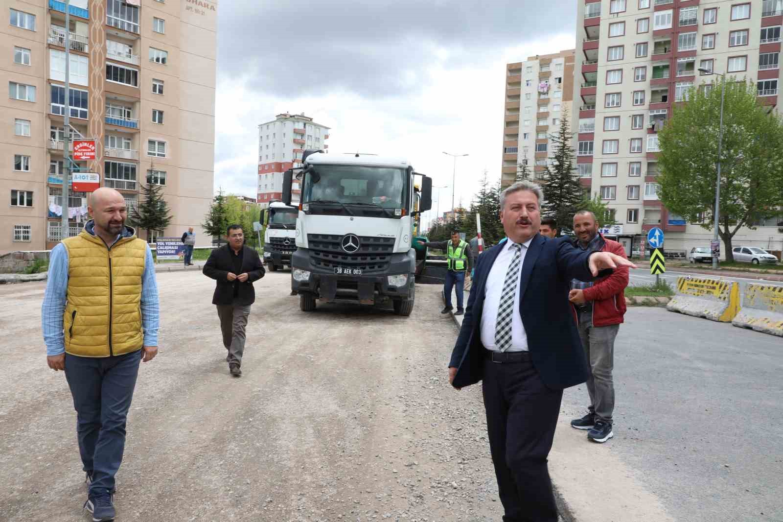 MELİKGAZİ BELEDİYESİ ÜST YAPI ÇALIŞMALARI ÇERÇEVESİNDE ASFALT ÇALIŞMALARINA SON HIZLA