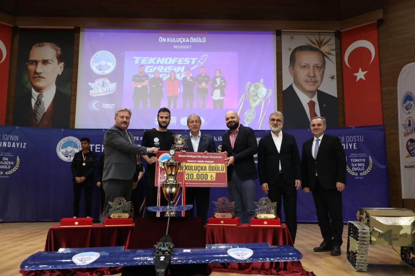 2,5 MİLYON LİRA DESTEKLE HAVACILIK VE UZAY TEKNOLOJİ FESTİVAL’İNDE STANT