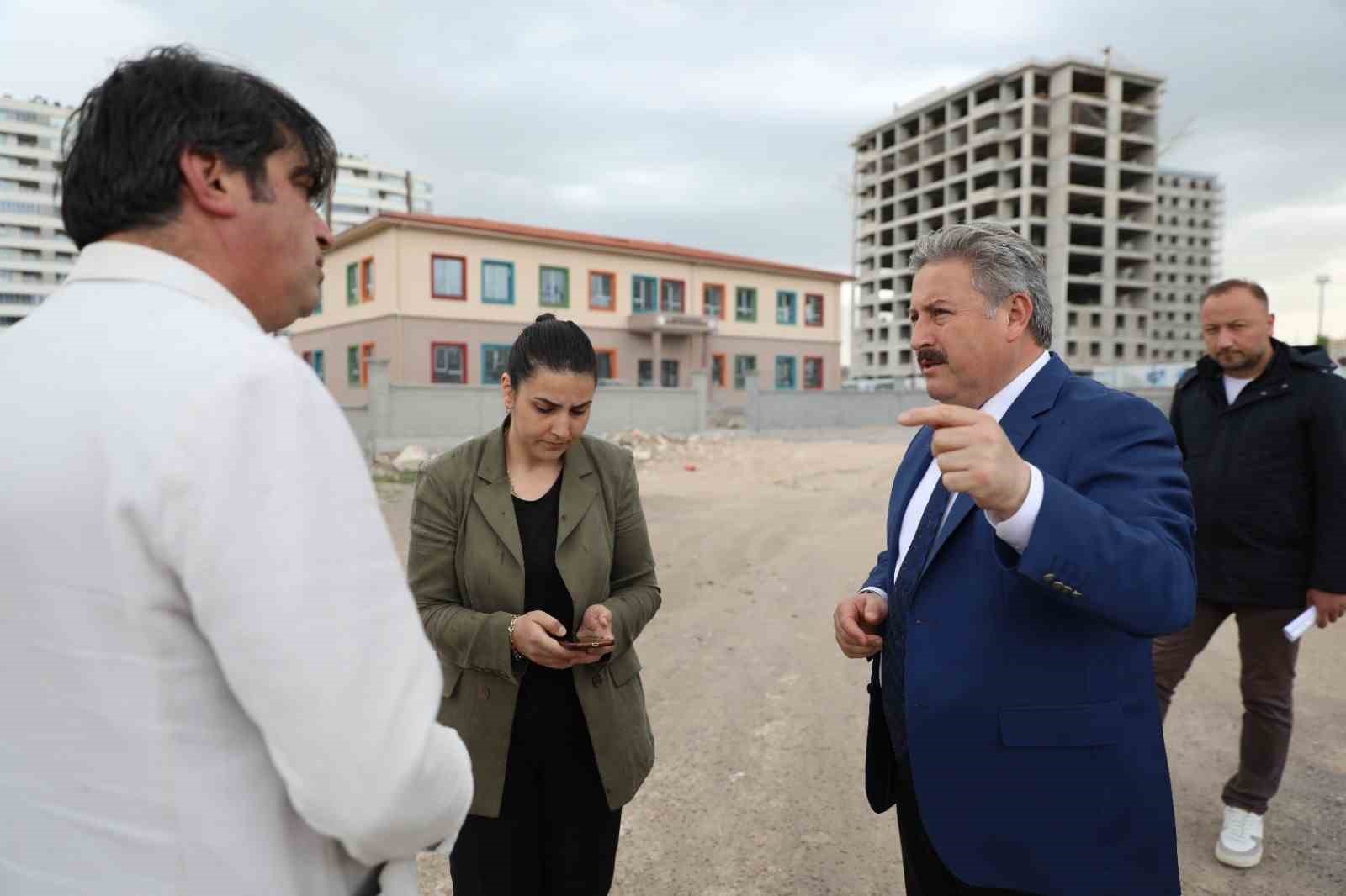GENÇLİĞE VE EĞİTİME DEĞER VEREN PROJELERLE ADINDAN ÇOKÇA BAHSETTİREN MELİKGAZİ