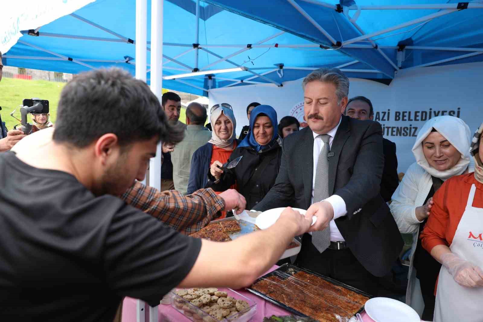 MELİKGAZİ BELEDİYESİ GLÜTENSİZ MUTFAK KURSU’NUN EL ÜRÜNLERİ İLE 21-27 MAYIS