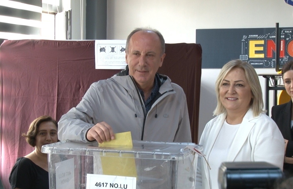 MEMLEKET PARTİSİ GENEL BAŞKANI MUHARREM İNCE VE EŞİ ÜLKÜ İNCE,