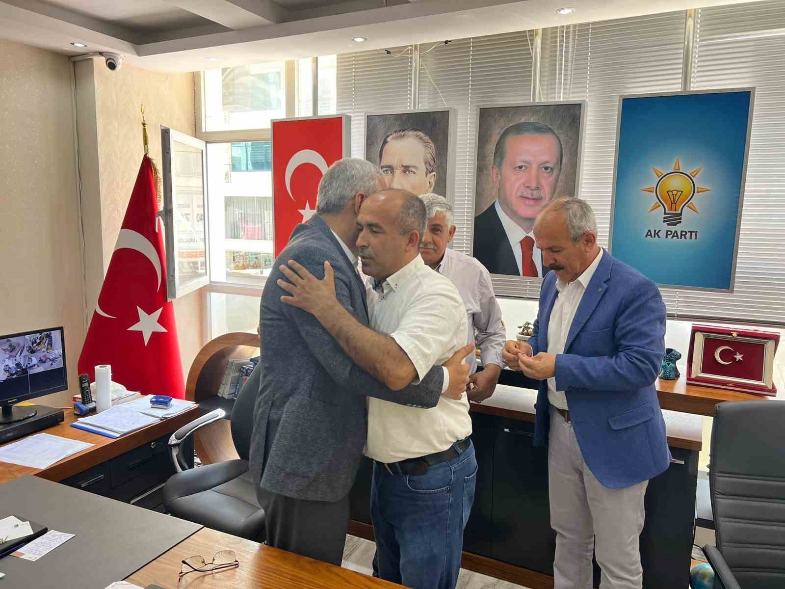 HATAY DÖRTYOL'DA ARALARINDA İLÇE BAŞKANININ DA OLDUĞU 300 KİŞİ MEMLEKET