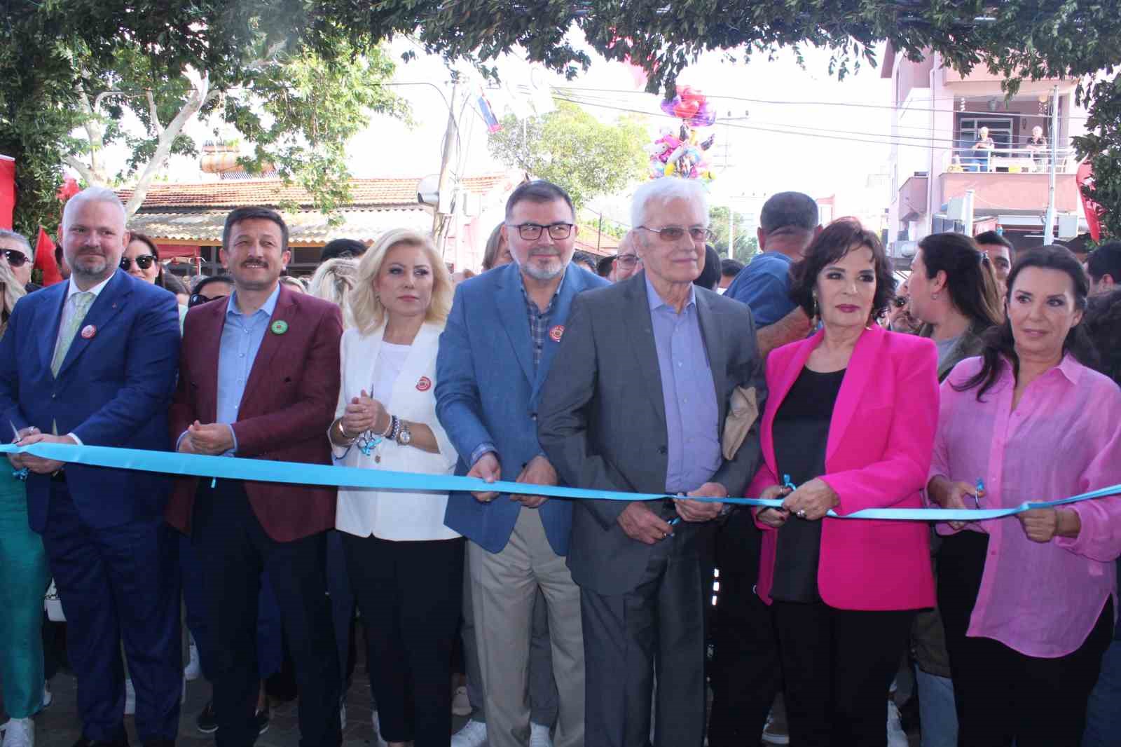YEŞİLÇAM OYUNCULARI HÜLYA KOÇYİĞİT, PERİHAN SAVAŞ VE ENGİN ÇAĞLAR’IN DA