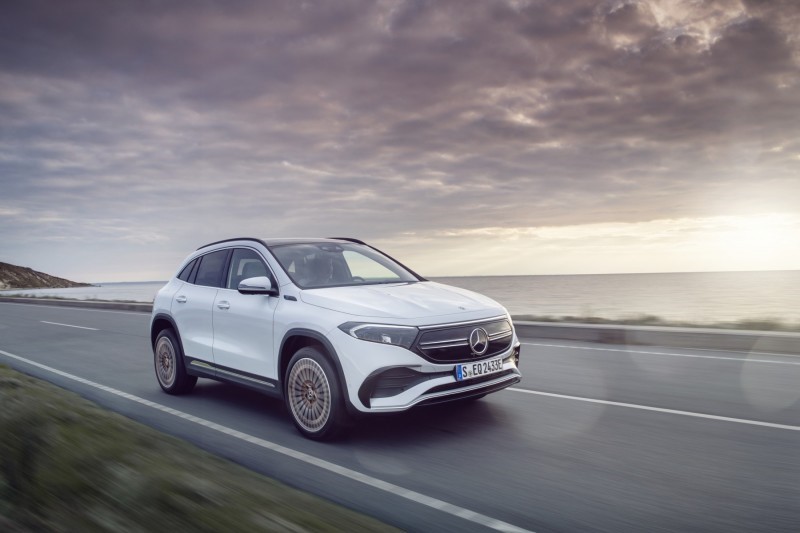 MERCEDES-EQ’NUN TAMAMEN ELEKTRİKLİ KOMPAKT SUV MODELLERİ EQA 250+ VE EQB