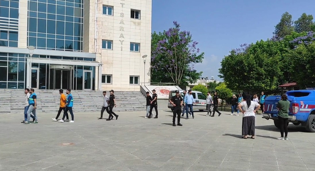 MERSİN MERKEZLİ 3 İLDE DÜZENLENEN OPERASYONDA, İNTERNET ÜZERİNDEN AÇTIKLARI SAHTE