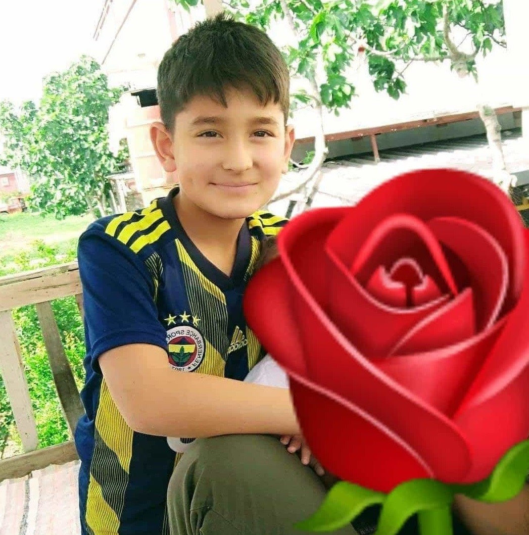 MERSİN’İN TARSUS İLÇESİNDE SERİNLEMEK İÇİN SULAMA KANALINA GİREN TOLGAHAN ÖZGÜR