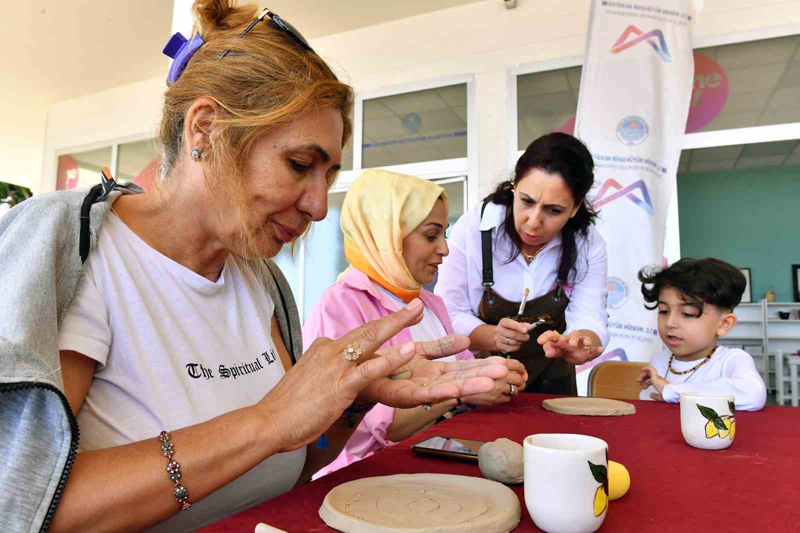 MERSİN BÜYÜKŞEHİR BELEDİYESİNCE 'ANNELER GÜNÜ’NE ÖZEL SERAMİK DUVAR SÜSÜ VE
