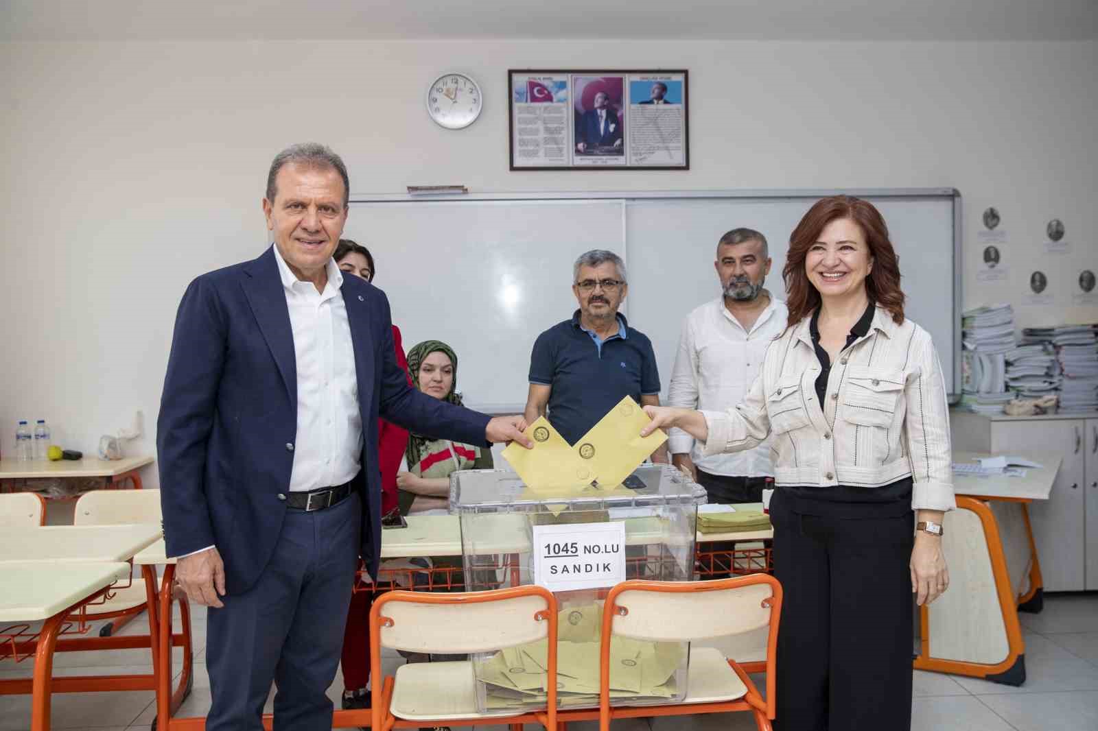 MERSİN BÜYÜKŞEHİR BELEDİYE BAŞKANI VAHAP SEÇER, EŞİ MERAL SEÇER VE