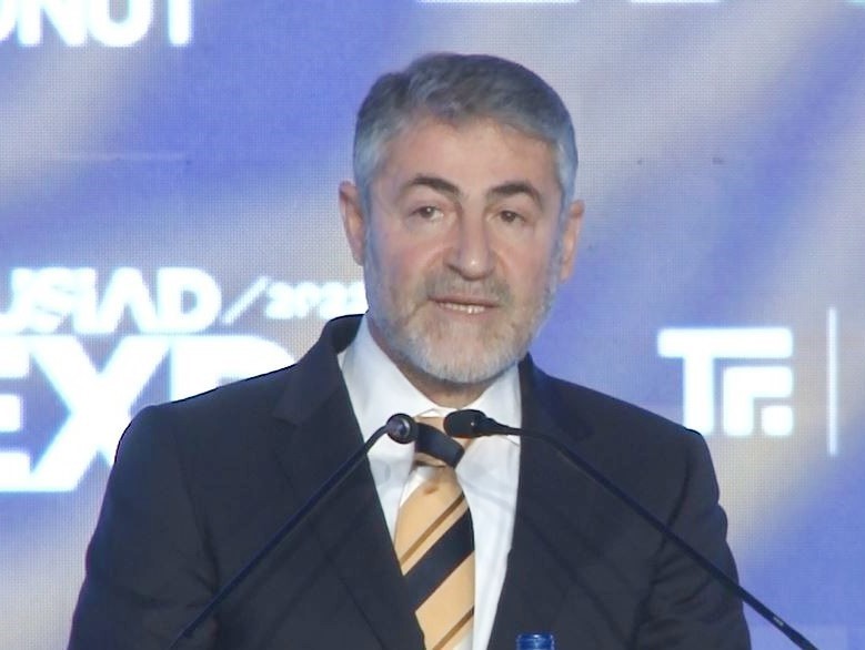 NUREDDİN NEBATİ, AK PARTİ'DEN MERSİN MİLLETVEKİLİ SEÇİLDİ.