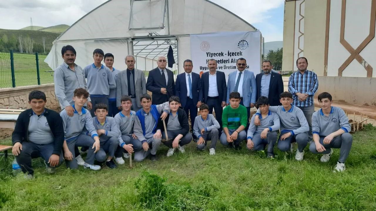 MESLEKİ VE TEKNİK ANADOLU LİSESİ SERASI ÜRETİME BAŞLIYOR