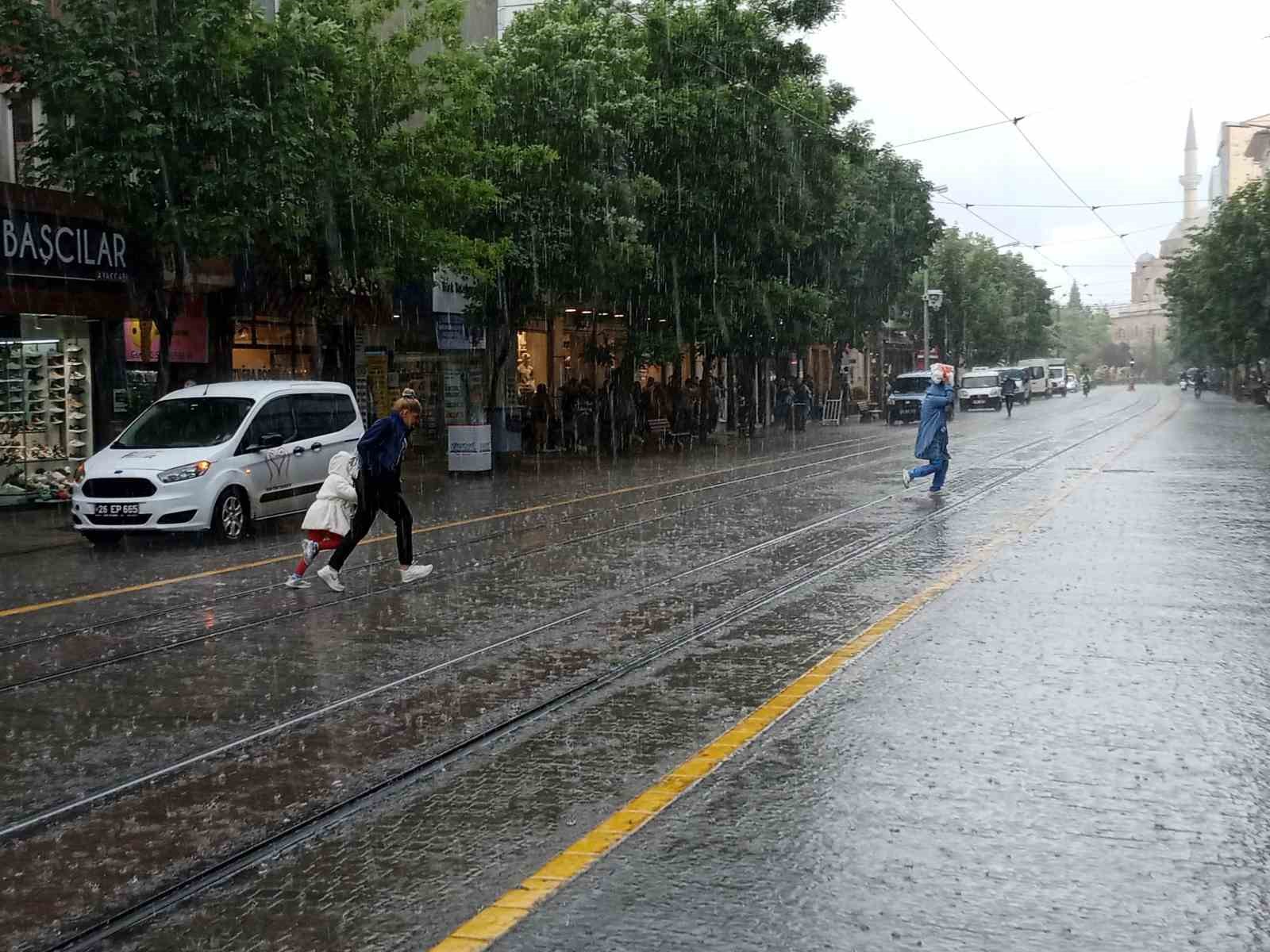 METEOROLOJİ 3. BÖLGE MÜDÜRLÜĞÜ, ESKİŞEHİR’İN DE İÇİNDE OLDUĞU BÖLGEDE KUVVETLİ