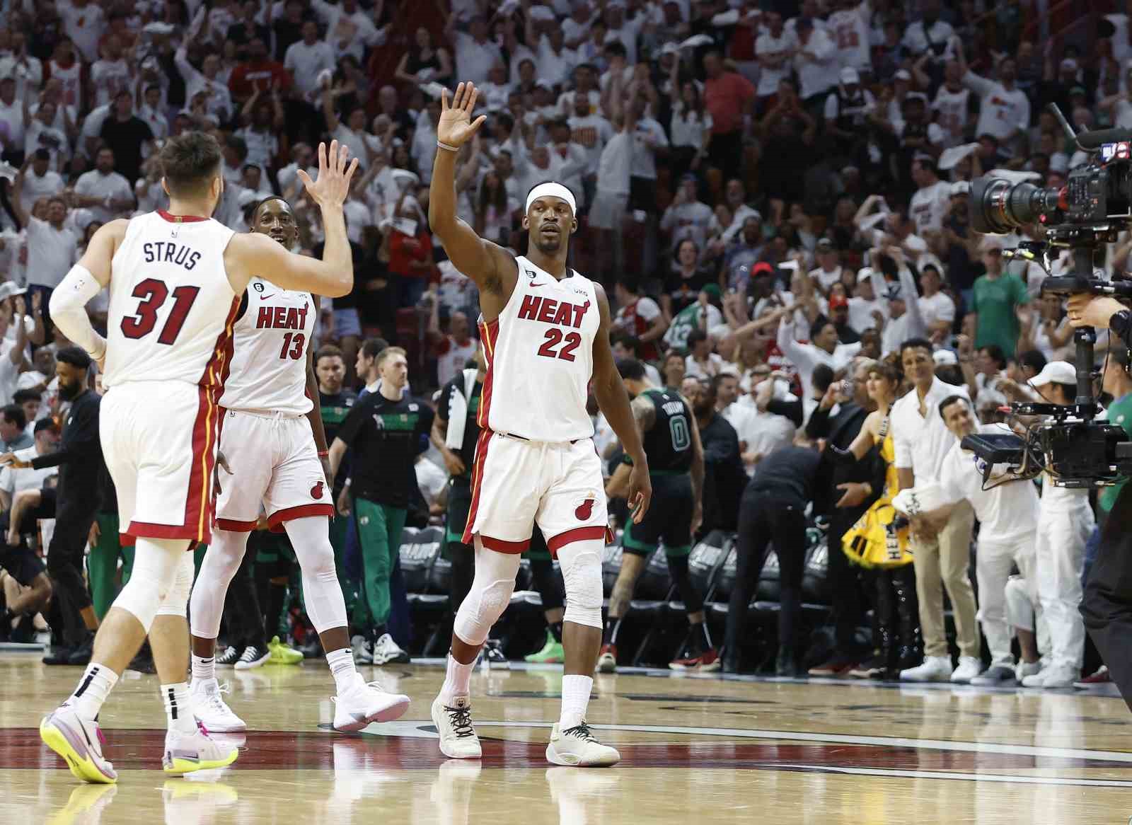 NBA DOĞU KONFERANSI FİNAL SERİSİ ÜÇÜNCÜ MAÇINDA MİAMİ HEAT, EVİNDE