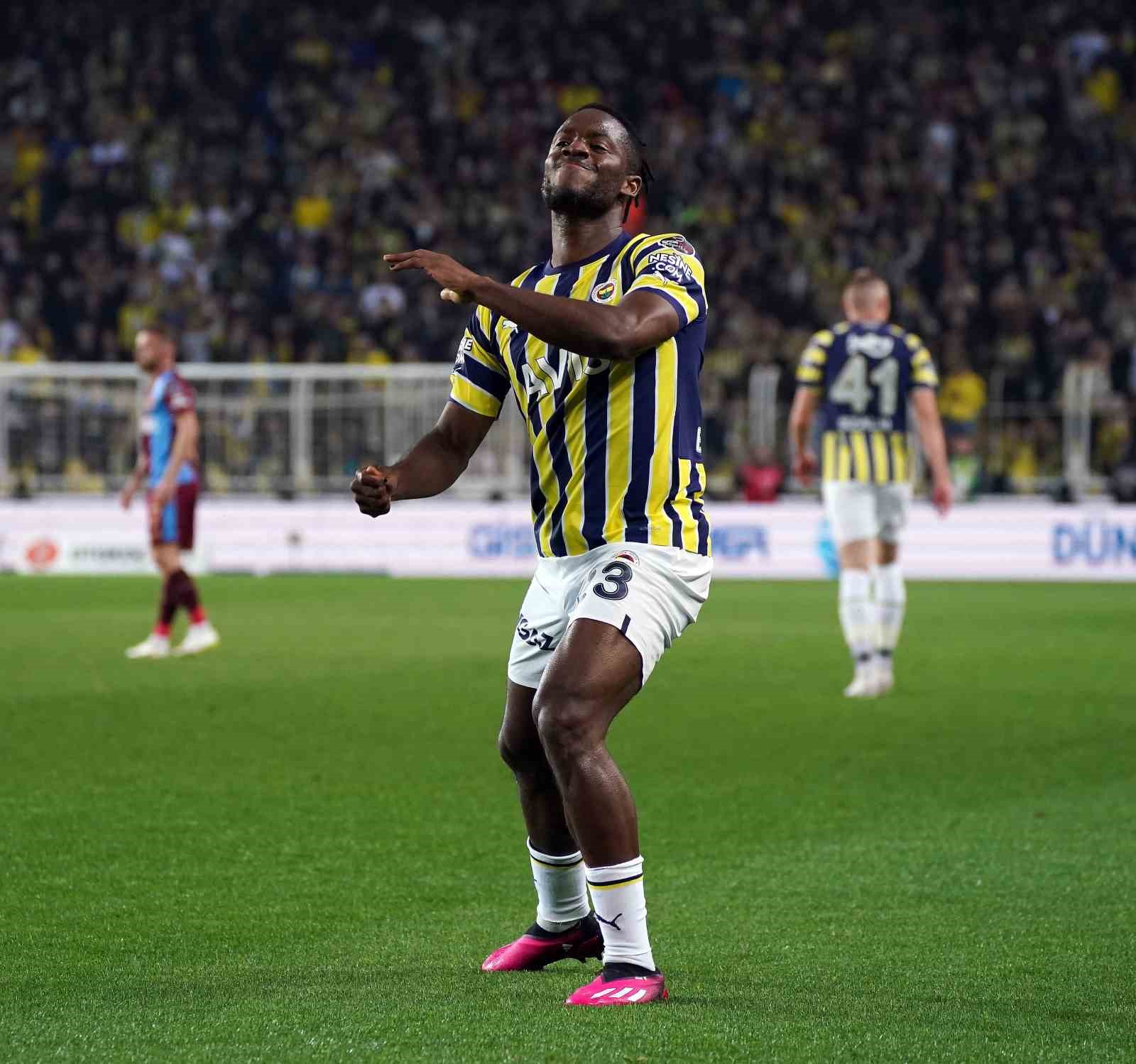 FENERBAHÇE’NİN BELÇİKALI FORVETİ MİCHY BATSHUAYİ, TRABZONSPOR AĞLARINI SARSARAK BU SEZON