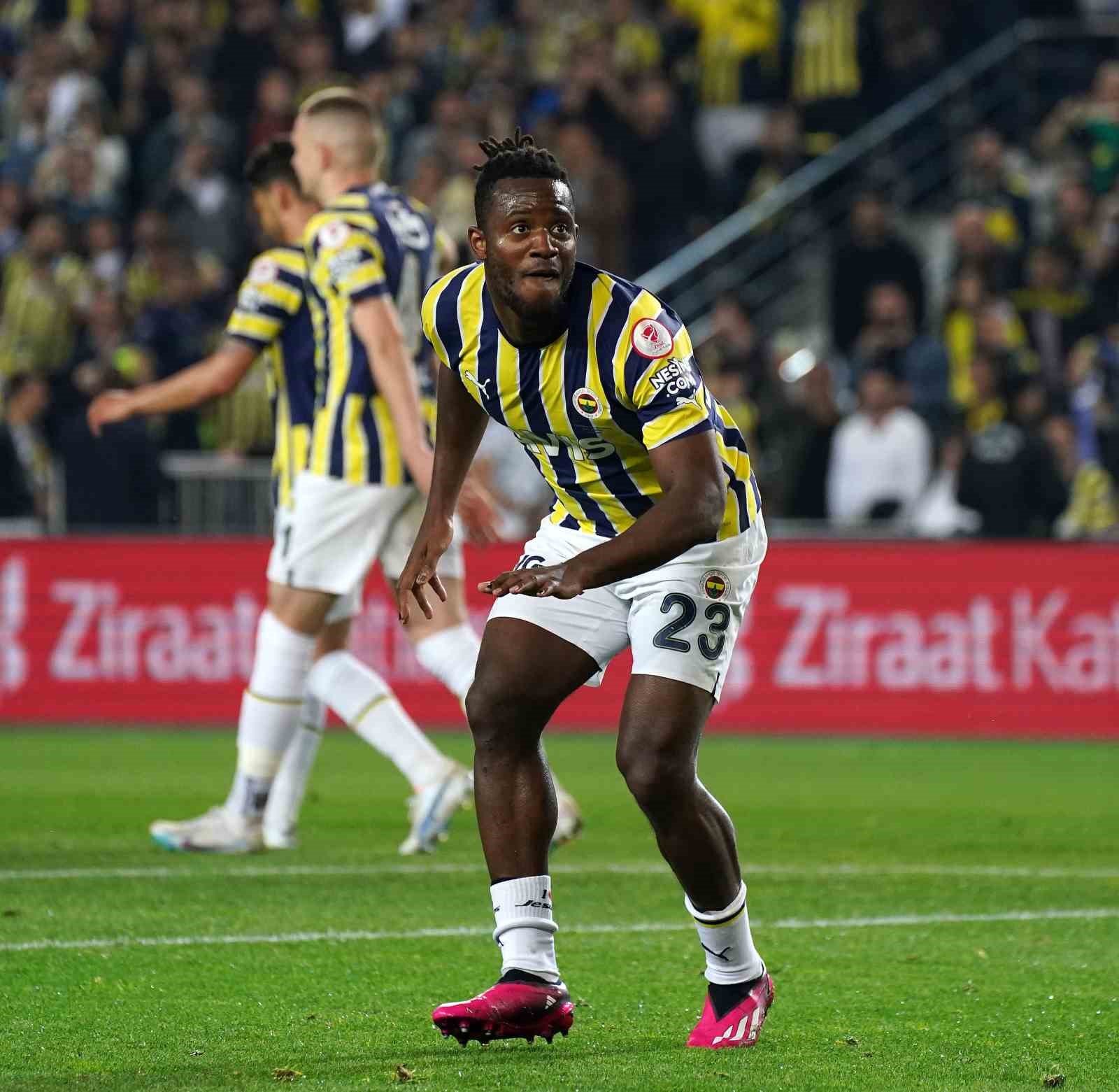FENERBAHÇE’NİN BELÇİKALI FORVETİ MİCHY BATSHUAYİ, TÜRKİYE KUPASI’NDA SİVASSPOR AĞLARINI SARSARAK