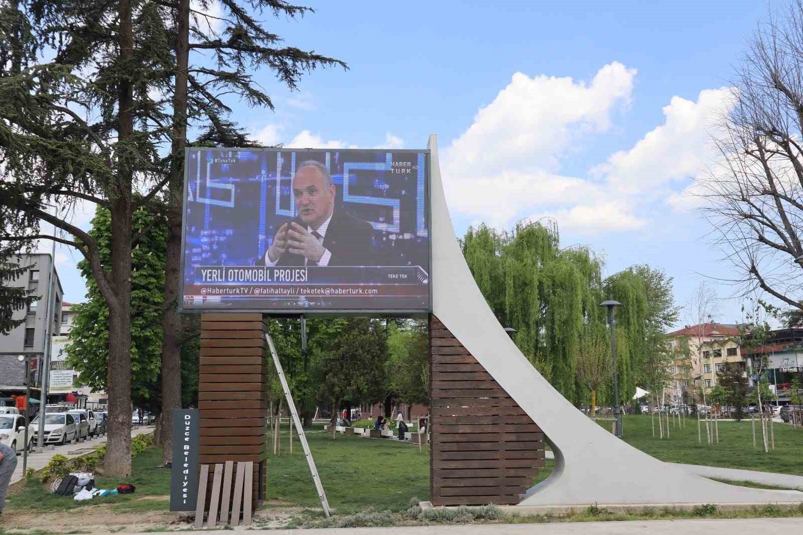 DÜZCE BELEDİYESİ ŞEHİR MERKEZİNDE BULUNAN MİLLET BAHÇESİNE KENDİ ÖZ KAYNAKLARI