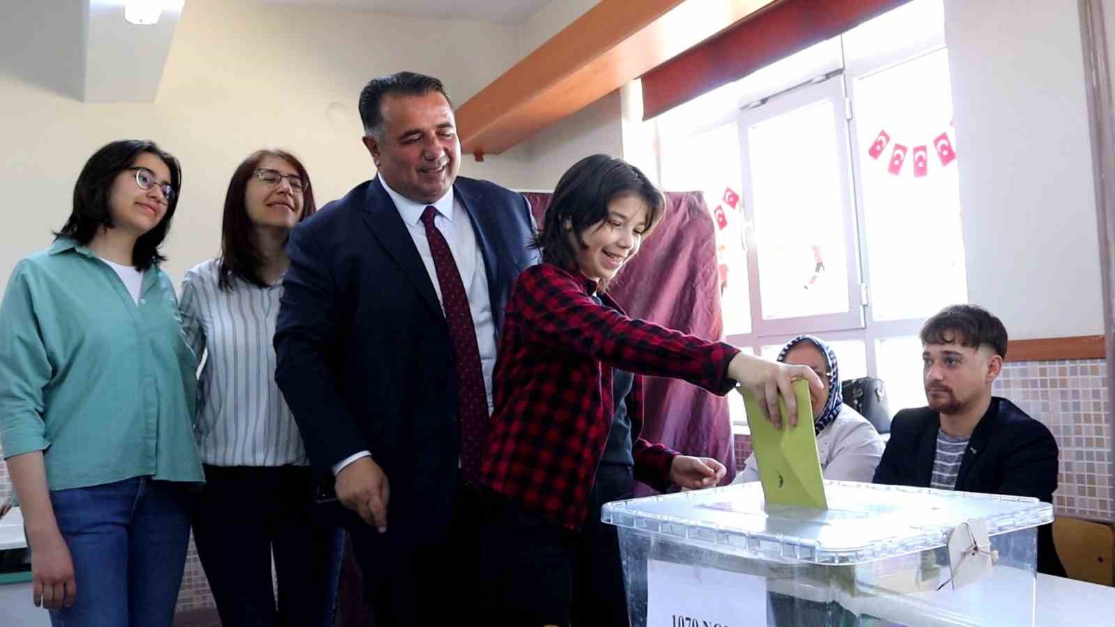 AK PARTİ ÇORUM MİLLETVEKİLİ AV. OĞUZHAN KAYA, AİLESİYLE BİRLİKTE OYUNU