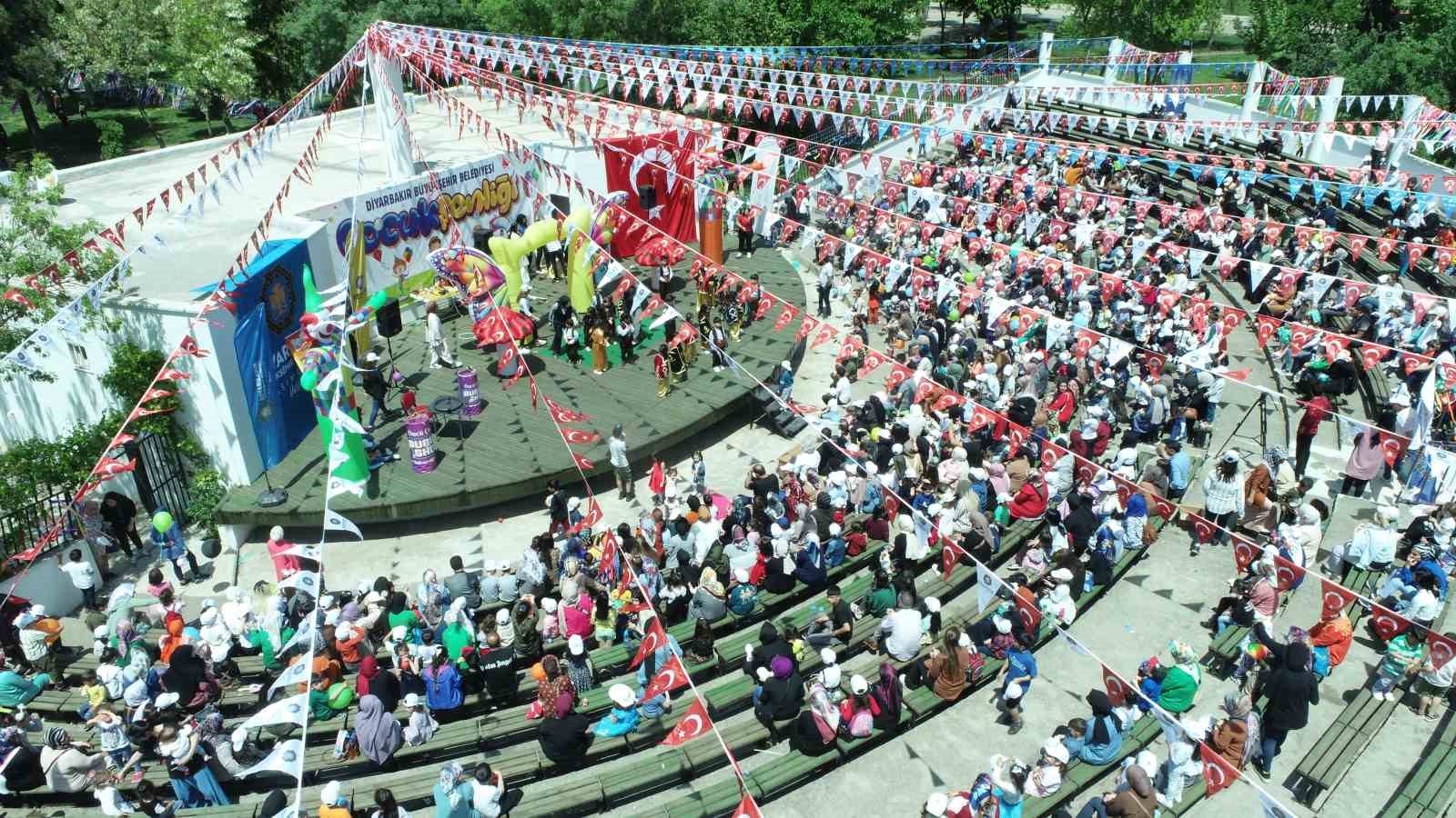 DİYARBAKIR BÜYÜKŞEHİR BELEDİYESİ BÜNYESİNDEKİ KREŞLERDE EĞİTİM GÖREN MİNİKLER İÇİN BAHAR