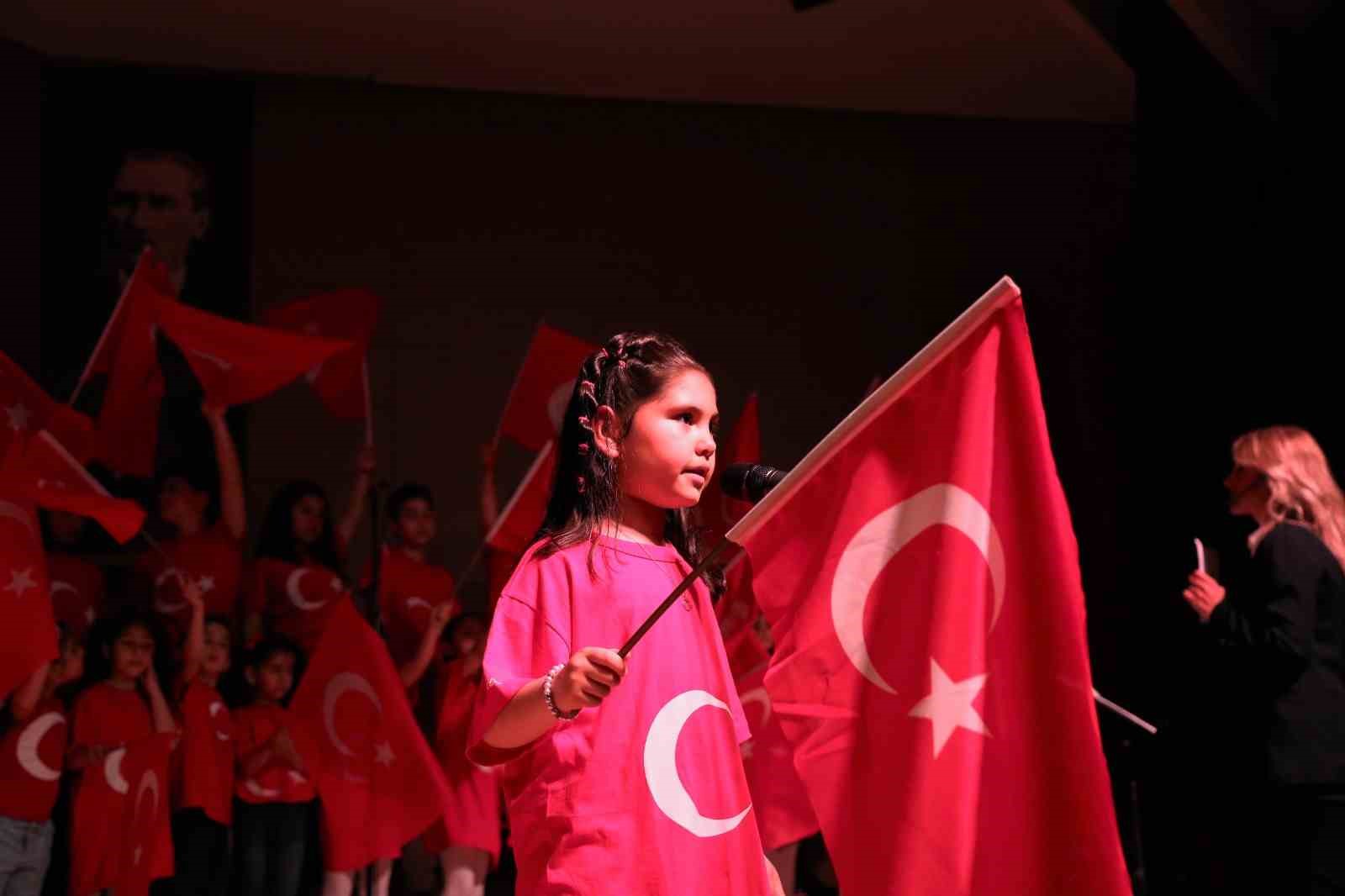KEÇİÖREN BELEDİYESİ TARAFINDAN DÜZENLENEN KONSERDE YETENEKLİ ÇOCUKLAR, ŞEF SENEM AYPAR’IN