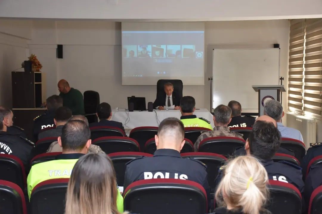 MİTİNG VE FUTBOL MÜSABAKASI DEĞERLENDİRME TOPLANTISI DÜZENLENDİ