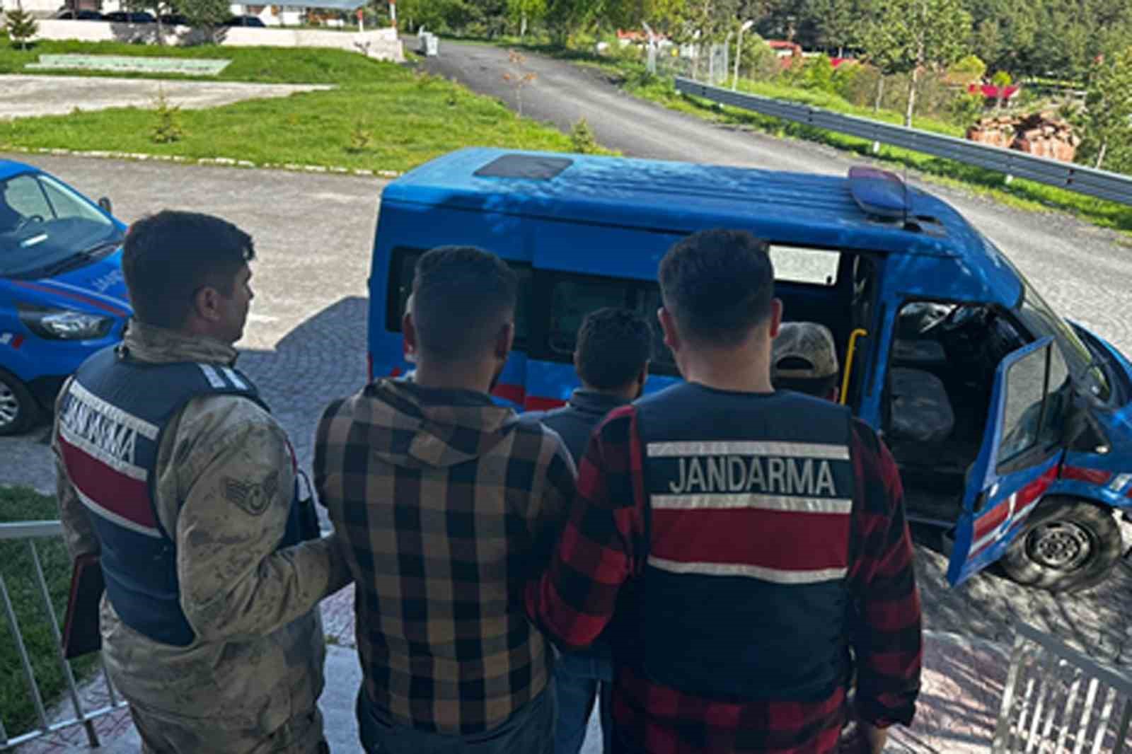 MMOTOSİKLET ÇALDIĞI İDDİASIYLA YAKALANAN 2 ŞÜPHELİDEN 1'İ TUTUKLANDI. (OLGUN YILDIZ/ARDAHAN-İHA)