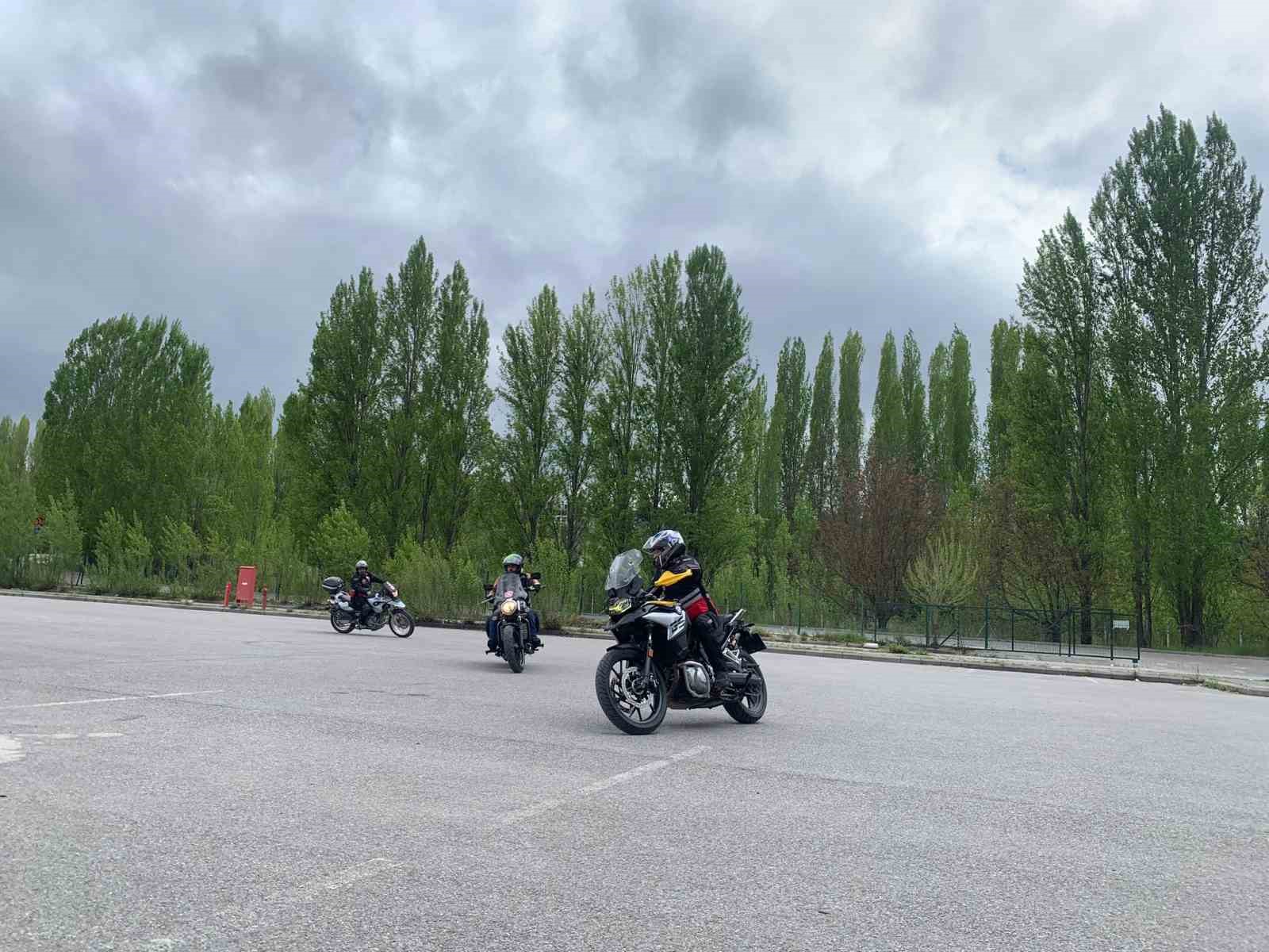 HAVALARIN ISINMASIYLA BİRLİKTE TURLARA BAŞLAYACAK 222 ESKİŞEHİR MOTOSİKLET DERNEĞİ, KAPALI