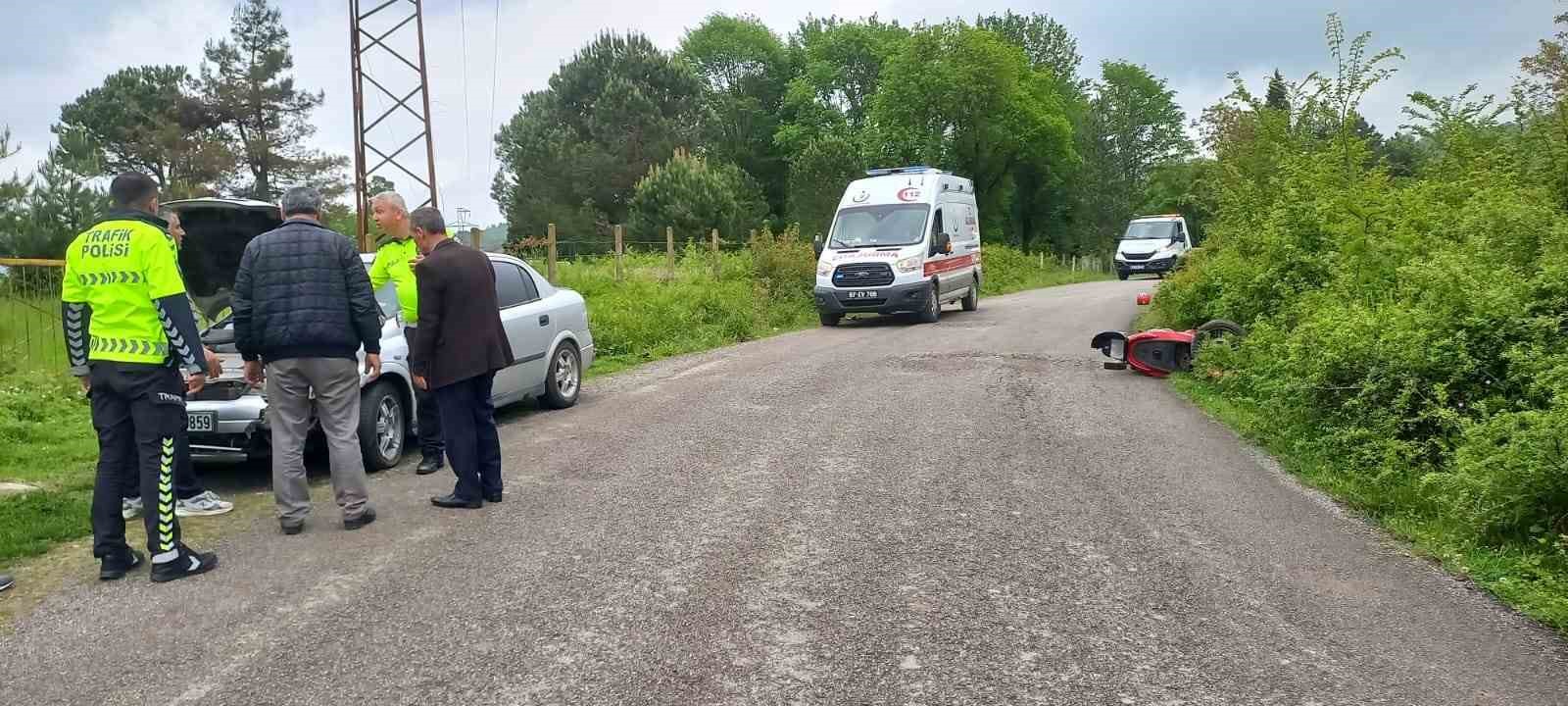 ZONGULDAK’IN ÇAYCUMA İLÇESİNDE OTOMOBİL İLE MOTOSİKLET SÜRÜCÜSÜ KAFA KAFAYA ÇARPIŞTI.