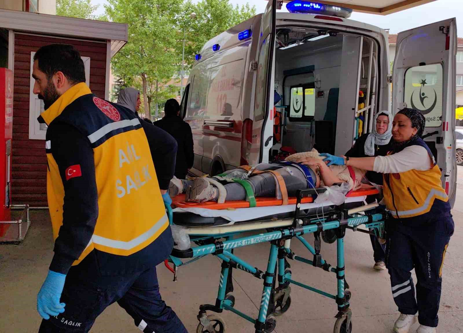 İNEGÖLDEKİ KAZADA 3 KİŞİ YARALANDI