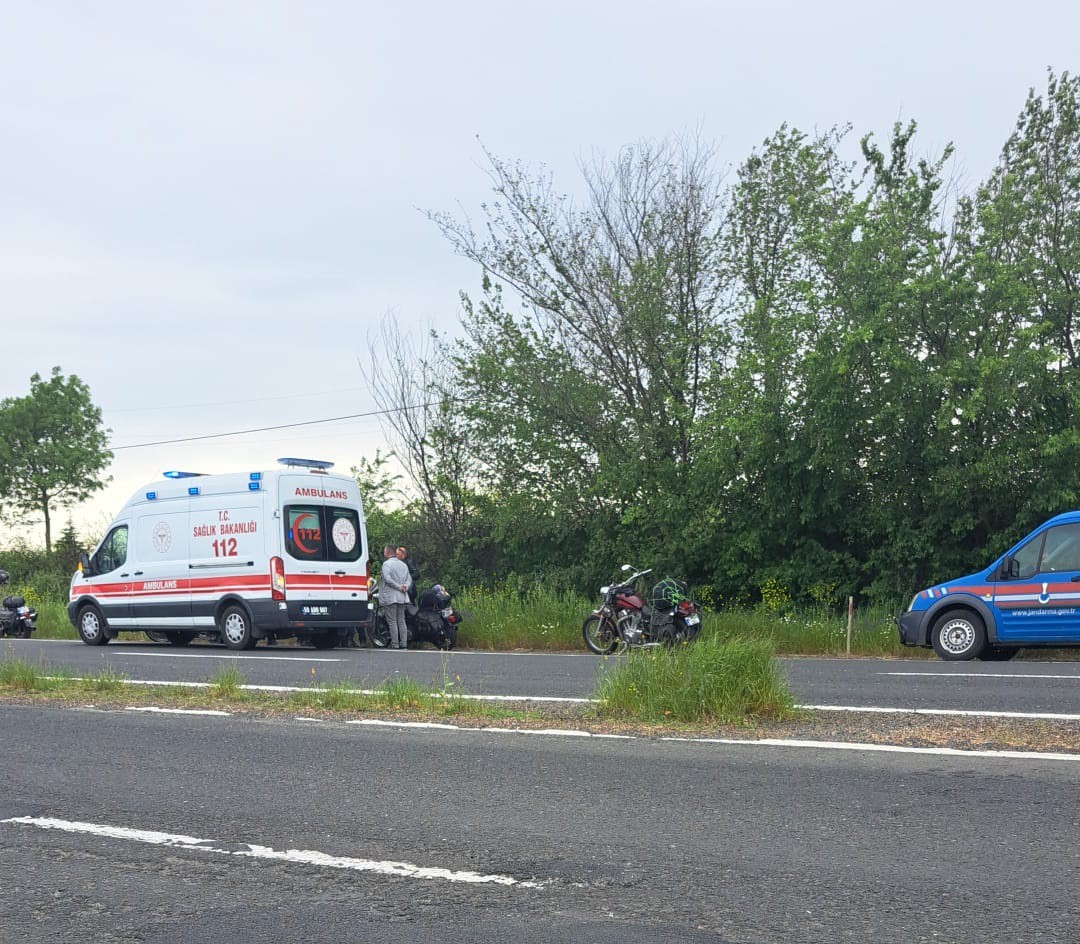 TEKİRDAĞ'IN MURATLI İLÇESİNDE MEYDANA GELEN TRAFİK KAZASINDA MOTOSİKLET SÜRÜCÜSÜ YARALANDI.
