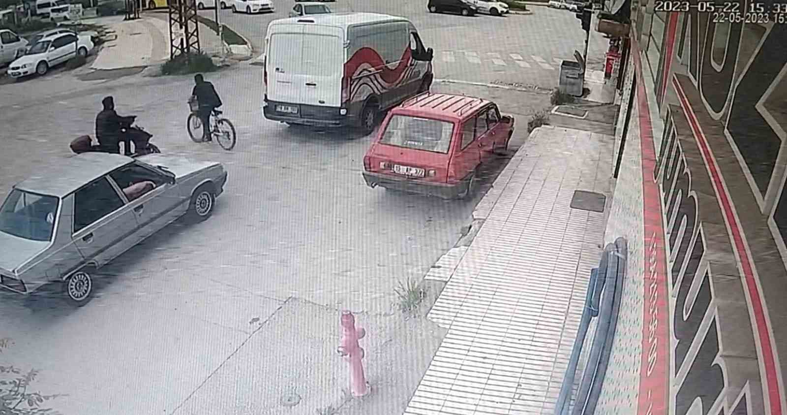 ÇORUM’DA SEYİR HALİNDEKİ ELEKTRİ MOTOSİKLET, MOTOSİKLETE ÇARPTI. KAZA ANI GÜVENLİK