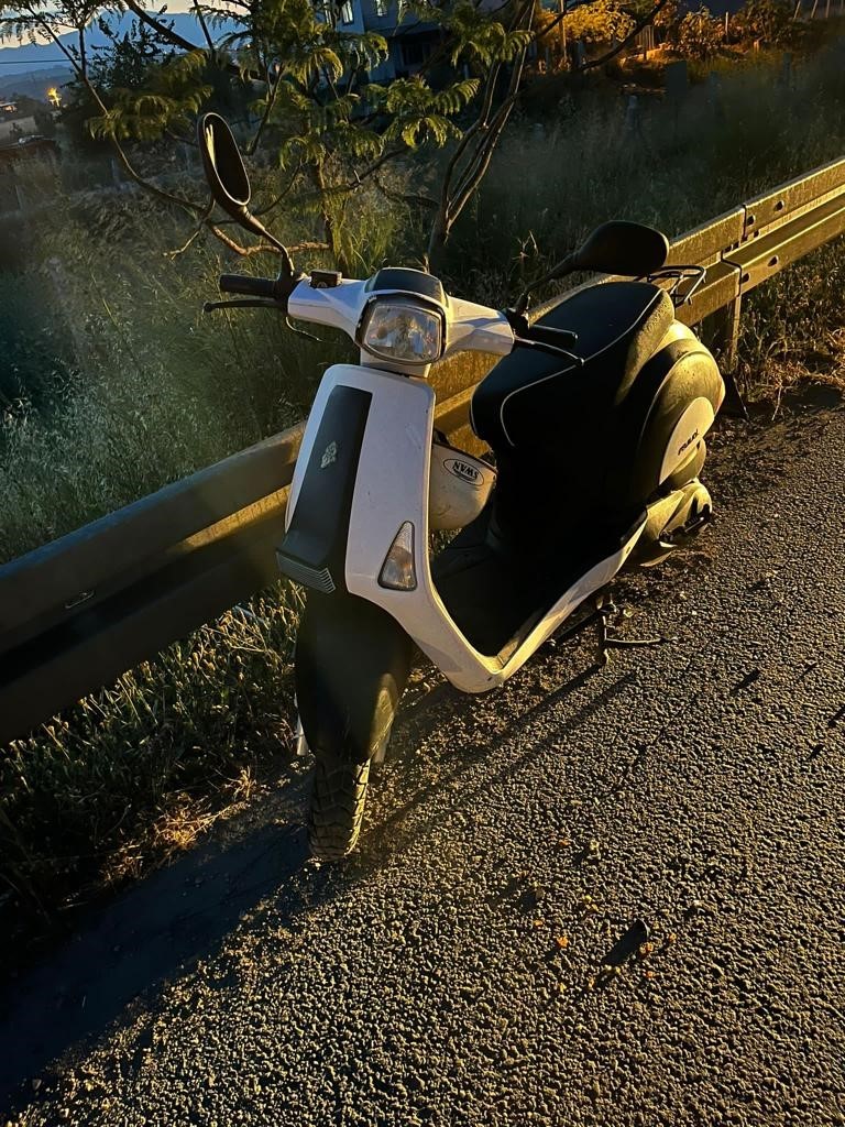 ANTALYA’NIN MANAVGAT İLÇESİNDE TALİ YOLDA SEYİR HALİNDEKİ MOTOSİKLET, ANİDEN YOLA