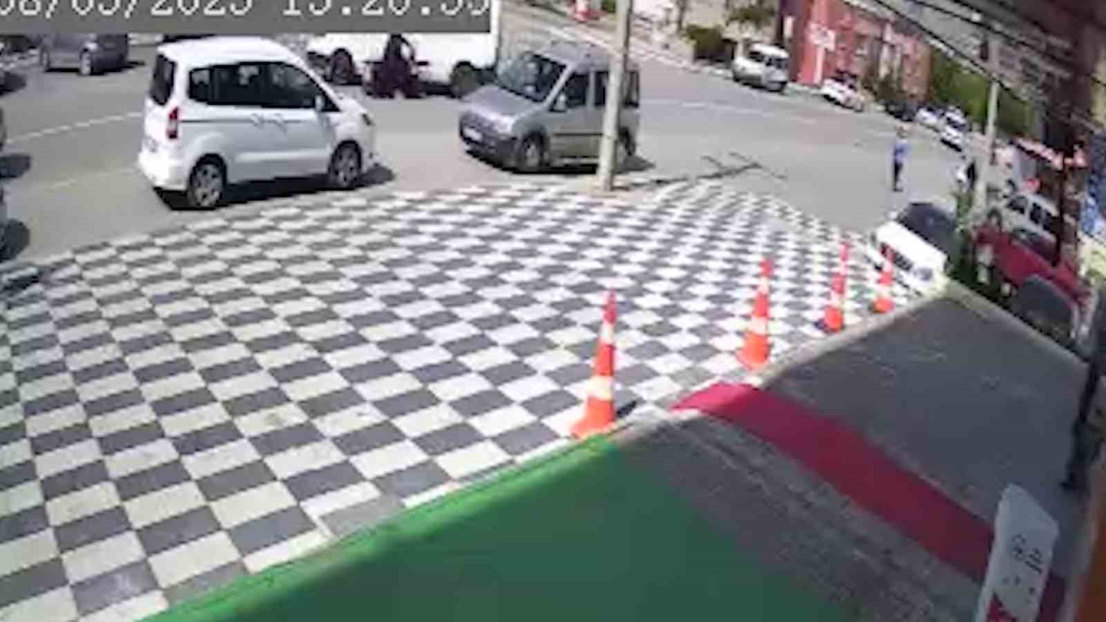 BOLU’DA MOTOSİKLET İLE TİCARİ ARACIN ÇARPIŞMASI NETİCESİNDE MEYDANA GELEN KAZA