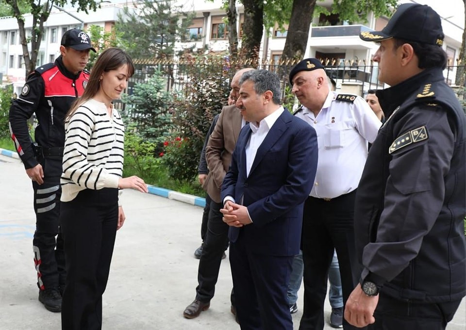 DÜZCE VALİSİ CEVDET ATAY, KERVAN KAVŞAĞI MEVKİİNDE YUNUS POLİSLERİNİN KULLANDIĞI