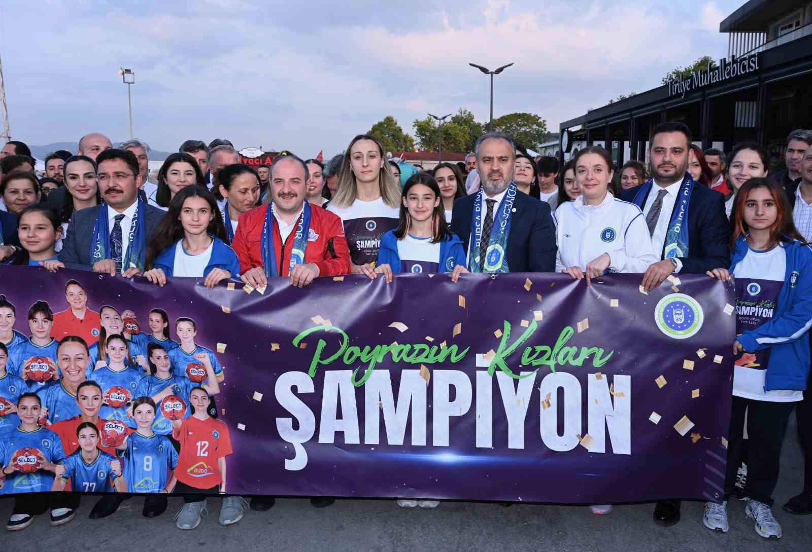 KADINLAR HENTBOL 1'İNCİ LİGİ'Nİ ŞAMPİYON TAMAMLAYIP SÜPER LİG'E ÇIKAN BURSA
