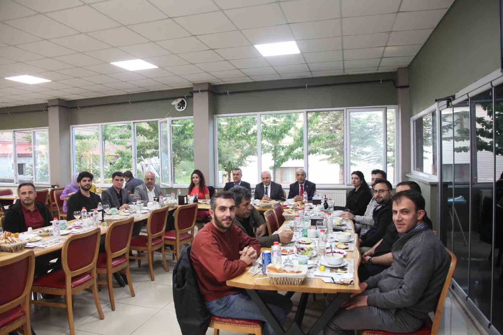 BİTLİS MİLLİ EĞİTİM MÜDÜRÜ MEHMET EMİN KORKMAZ, AR-GE BİRİMİNDEKİ EĞİTİMCİLERLE