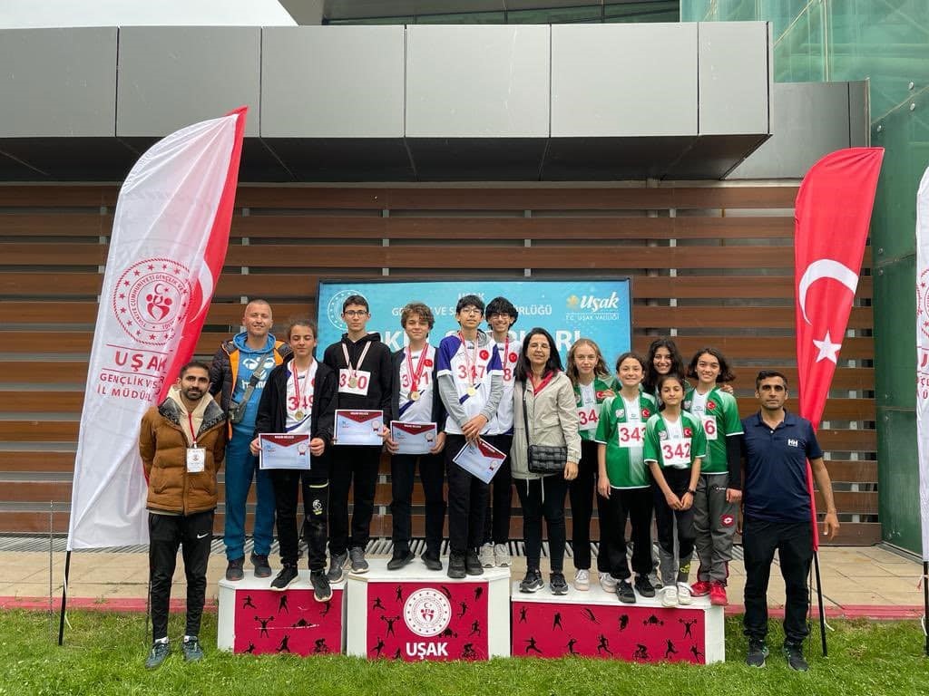 MUĞLA’DAN OKUL SPORLARI YILDIZ ERKEKLER ORYANTİRİNG TAKIMI UŞAKTA GERÇEKLEŞTİRİLEN TURNUVADA