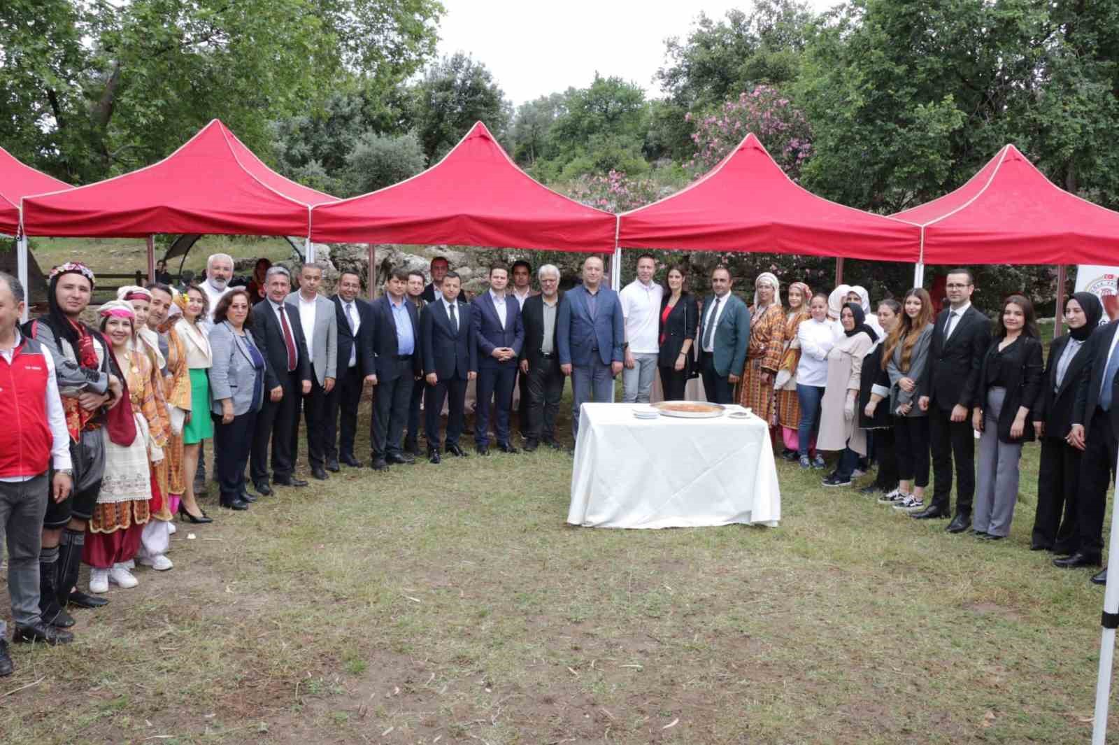 HER YIL YURT İÇİNDE VE YURT DIŞI TEMSİLCİLİKLERDE KUTLANAN TÜRK